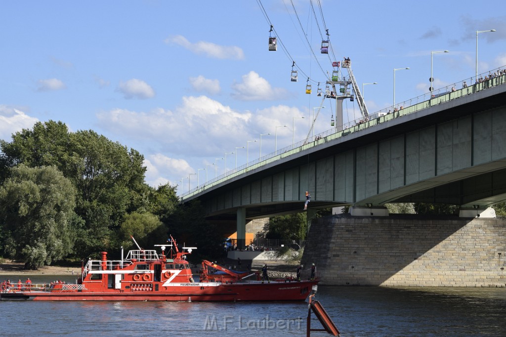 Koelner Seilbahn Gondel blieb haengen Koeln Linksrheinisch P296.JPG - Miklos Laubert